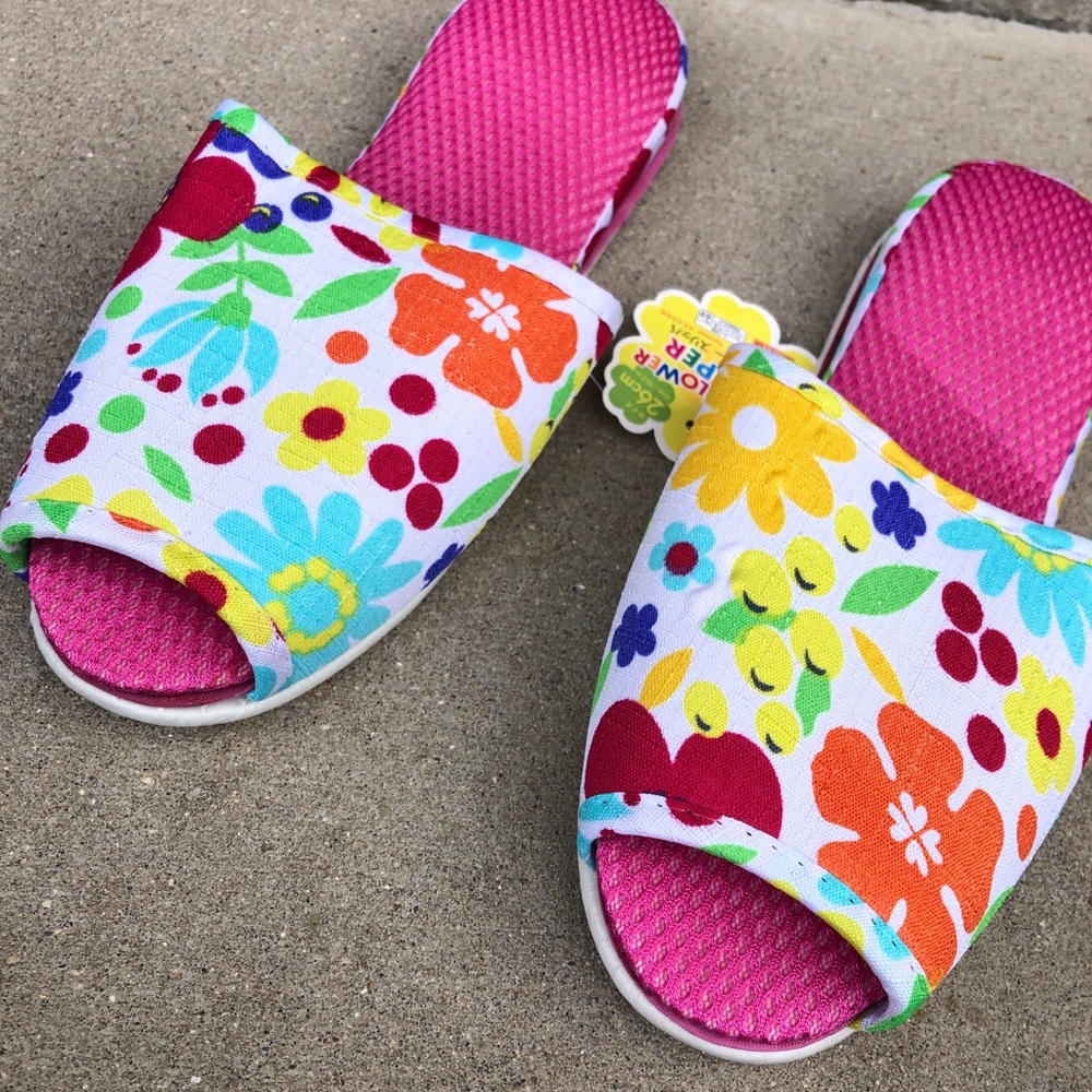 NWT Dayso Happy Flower Slippers - Picture 3 of 8